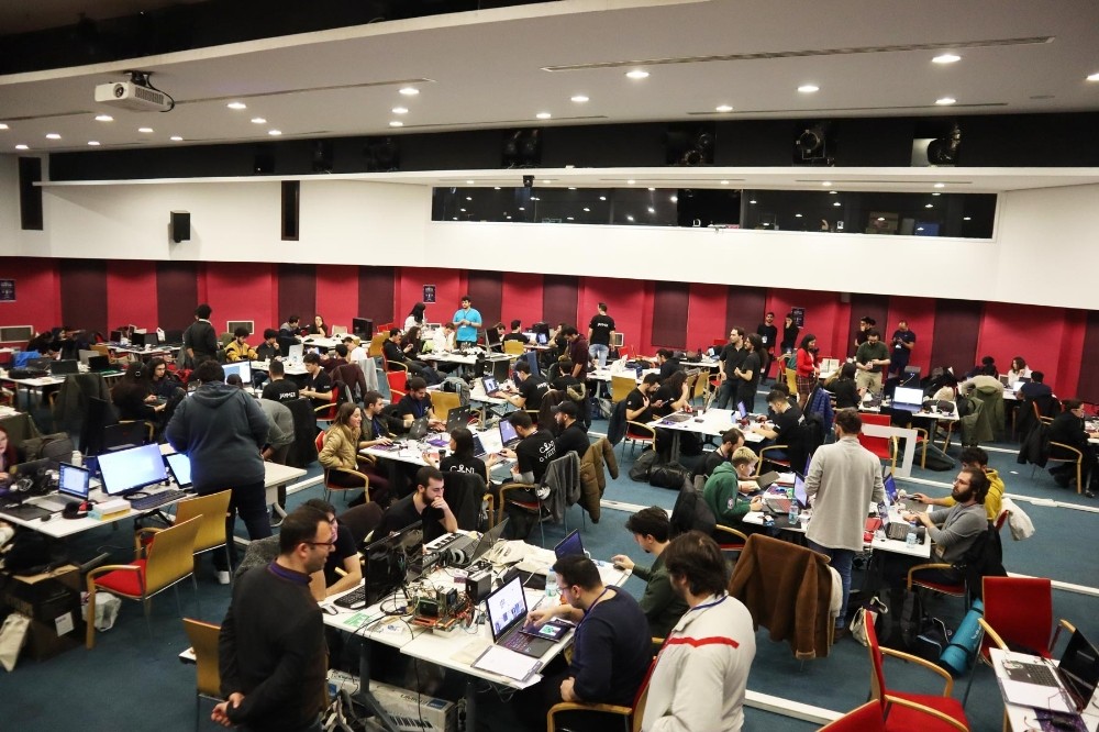 48 saat uyumadılar, 35 oyun geliştirdiler 