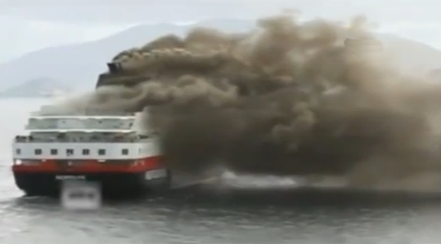 480 yolcu taşıyan feribotta yangın!