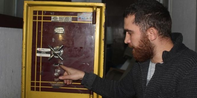 Çatıdan girdiği kuyumcudan 130 bin TL’lik soygun yaptı