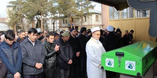 Son yolculuğuna uğurlandı