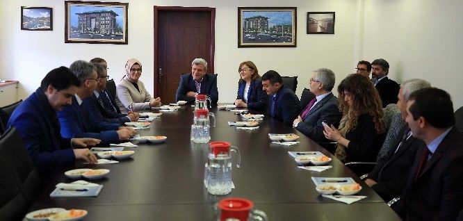 Karaosmanoğlu, Fatma Şahin’i ağırladı