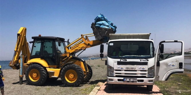 Edremit’te temizlik seferberliği sürüyor