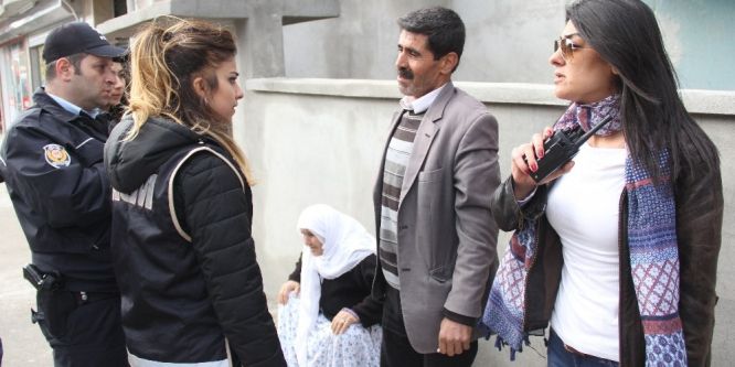 Kadın polisler suçluların korkulu rüyası oldu