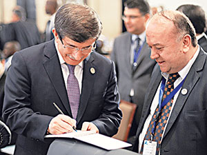 DAVUTOĞLU’NDAN YOĞUN DİPLOMASİ