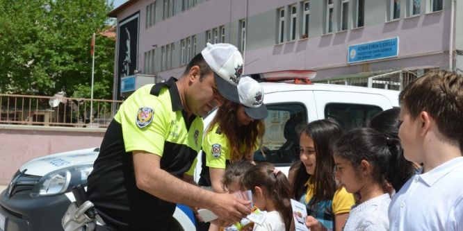 Kula’da öğrencilere uygulamalı trafik dersi