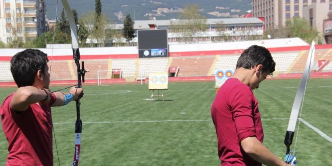 Öğrenciler hedefi 12’den vurmak için yarıştı