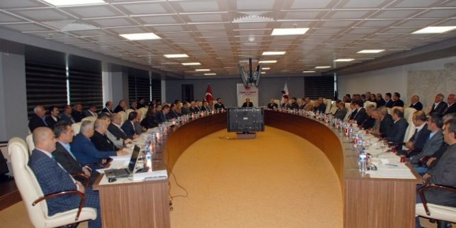 Vali Erin ve il protokolü mahalle muhtarlarıyla buluştu