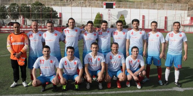 Bayraklı’da futbol turnuvası başladı
