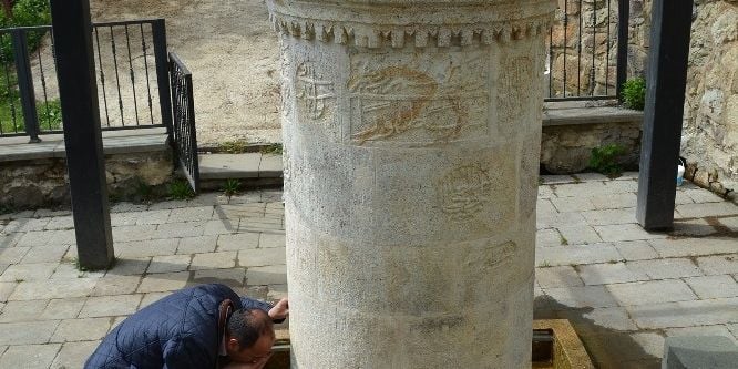 Asırlık çeşme vatandaşların su ihtiyacını karşılıyor