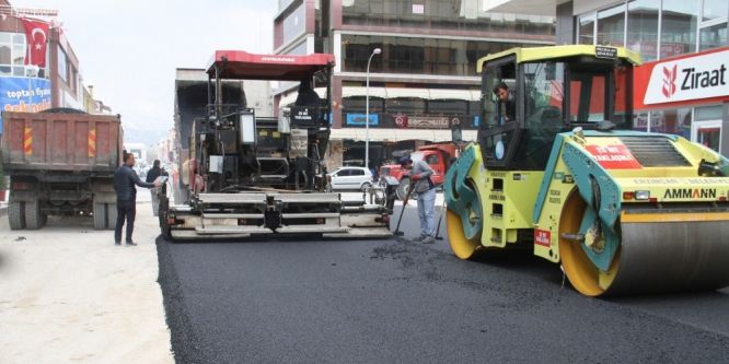 Asfalt çalışmaları devam ediyor