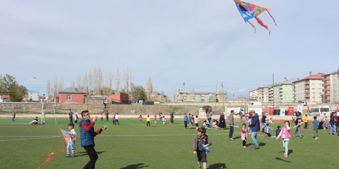 Ağrı’da uçurtma şenliği