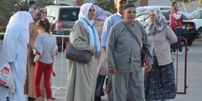 İlk hac kafilesi dualarla uğurlandı