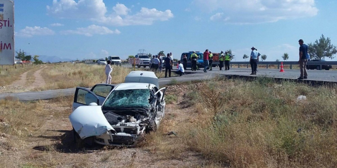FETÖ şüphelisinin içinde bulunduğu polis aracı kaza yaptı: 4 yaralı