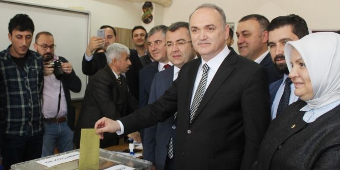 Bakan Faruk Özlü oyunu kullandı