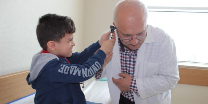 Çocuklar doktor oldu doktorları muayene etti