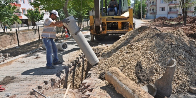 Gölbaşı ilçesinde kanalizasyon çalışmaları aralıksız sürüyor