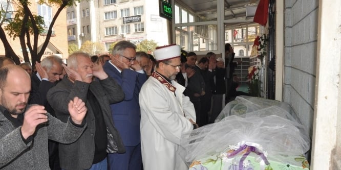 Kalp krizi geçiren genç kız toprağa verildi