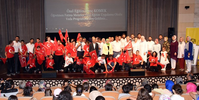Özel öğrencilerden özel veda programı