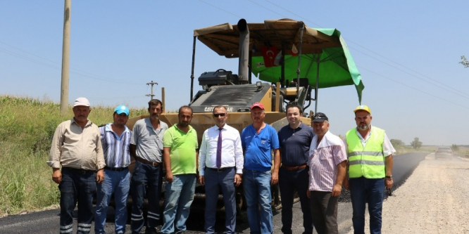 Manisa’da sıcak asfalt çalışmaları sürüyor