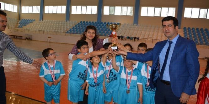 Korkuteli Çocuk Oyunları Şenliği sona erdi