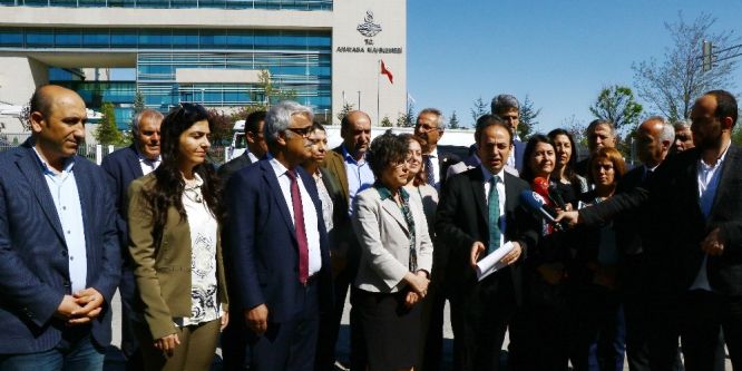 HDP’lilerden Anayasa Mahkemesi önünde basın açıklaması