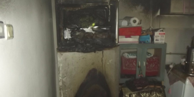 Alev alan buzdolabı evi kül ediyordu