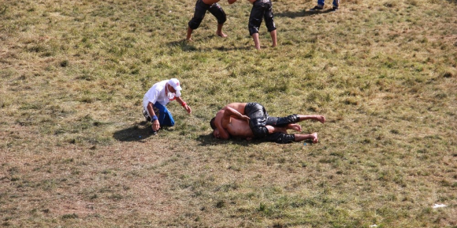 Recep Kara, rakibini kısa sürede yere serdi