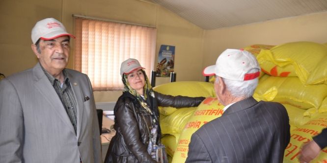 Yüksekovalı çiftçiler aspir bitkisi ile tanıştı