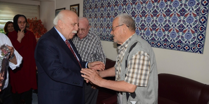 Bakan Avcı huzurevi ve sevgi evlerini ziyaret etti