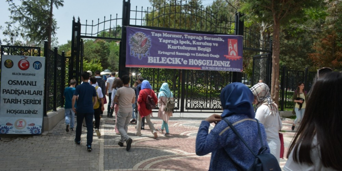 Şeyh Edebali Türbesi ziyaretçi akınına uğradı