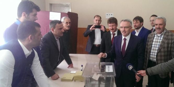 Bakan Ağbal oyunu Bayburt’ta kullandı