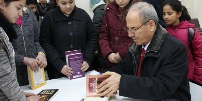 Eğitimci Yazar Doç. Dr. Ertuğrul Hacıbektaşlı öğrencilerle buluştu