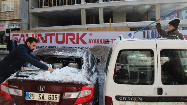 5 aracı hurdaya çevirdi