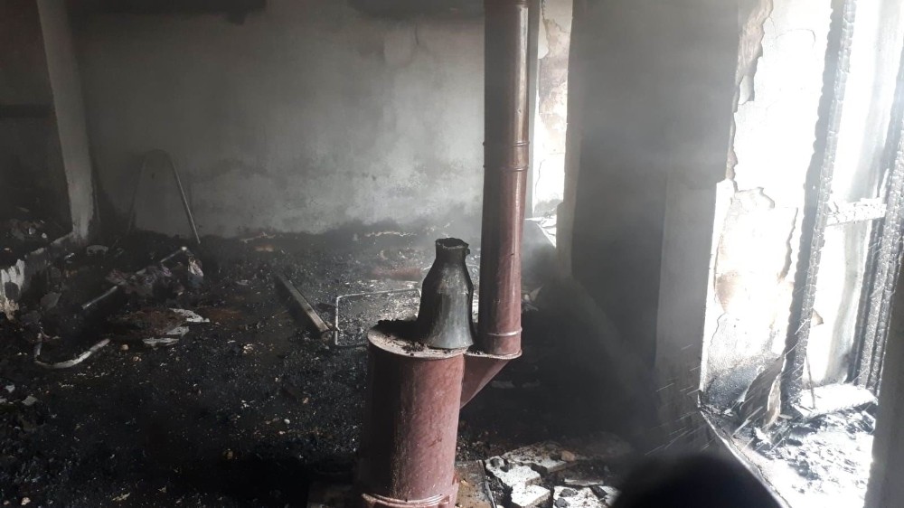 5 aylık bebek yangında öldü 