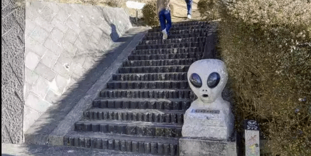 5 bin kişilik kasaba kendisini 