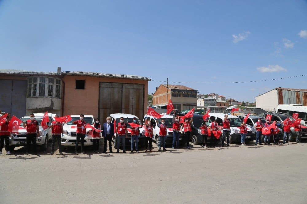 5 Bin Türk bayrağı vatandaşlara dağıtıldı 