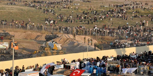 5 bin Türkmen çölde çaresiz