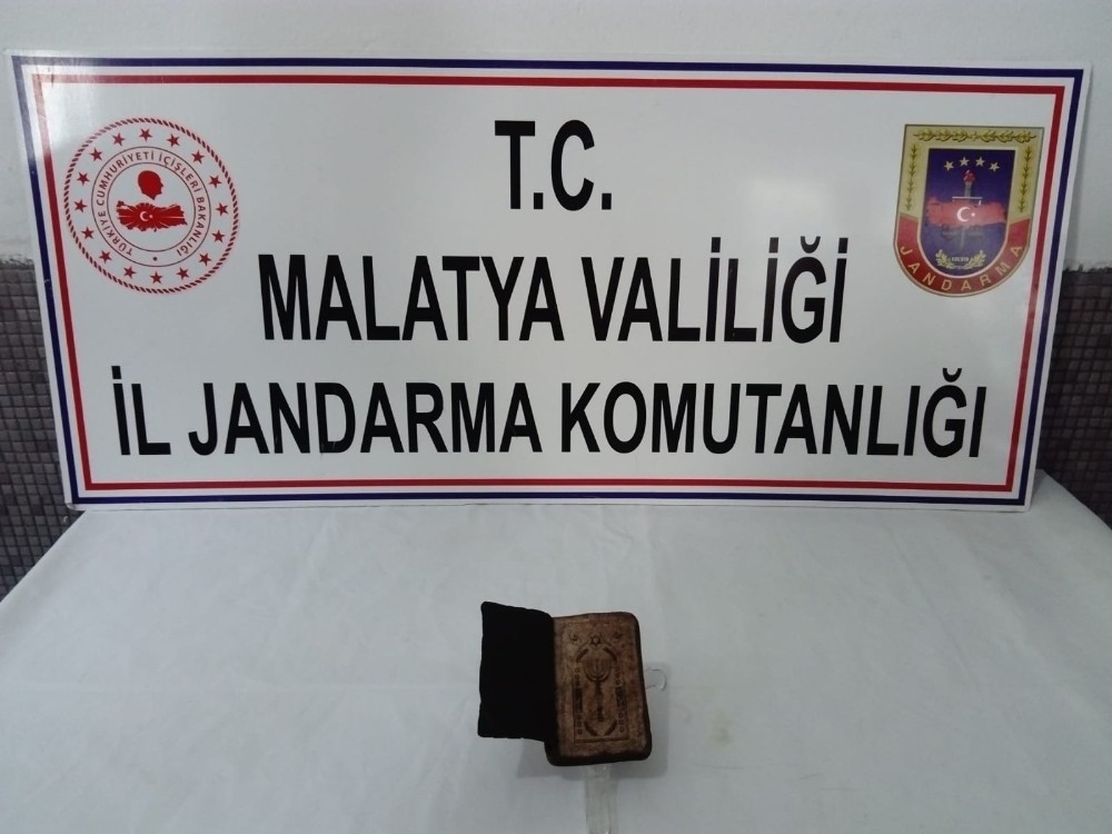 5 bin yıllık İbranice el yazması kitap ele geçirildi 