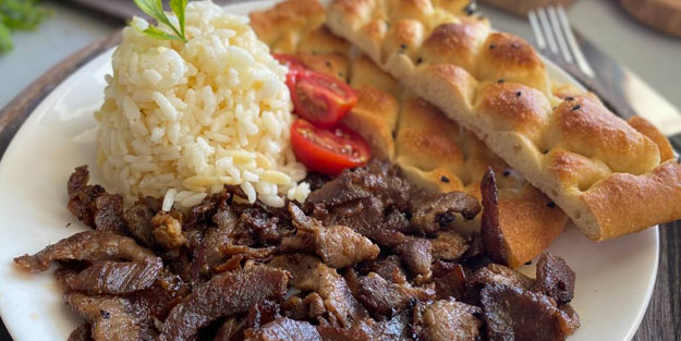 5 dakikada et döner tarifi: Ev yapımı kolay et döner nasıl yapılır?