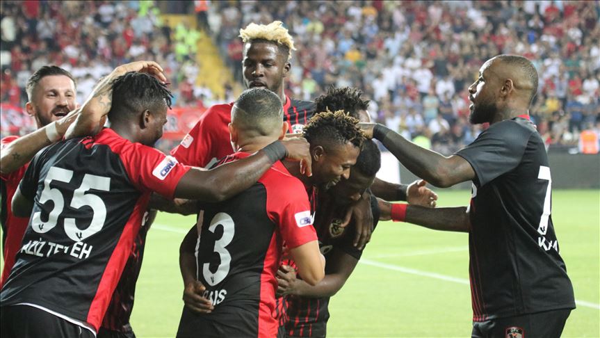 5 gol ve 3 kırmızı kartlı maçın kazananı Gazişehir Gaziantep oldu