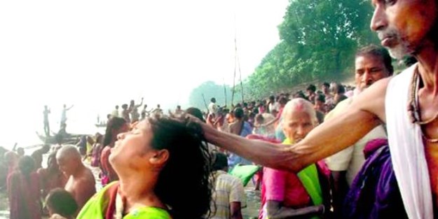 5 Kadını cadı ilan edip döverek öldürdüler