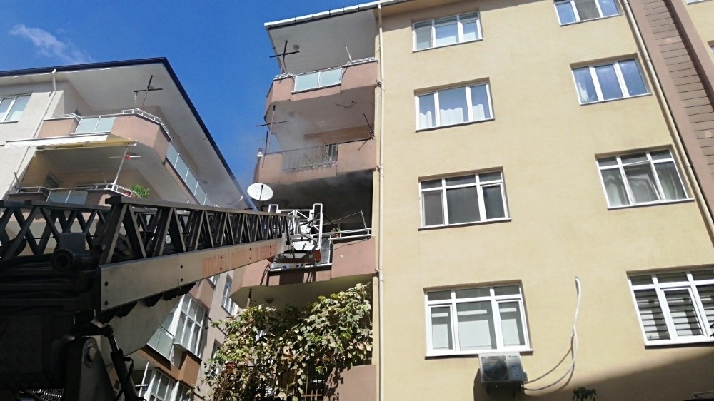 5 katlı binada çıkan yangın paniğe neden oldu 
