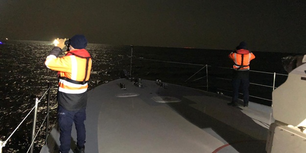 5 kişinin bulunduğu tekne battı! 1 ölü, 2 kayıp