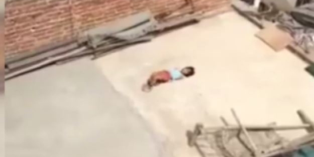 5 yaşındaki kız çocuğuna akıl almaz işkence! Feryadı yürekleri dağladı