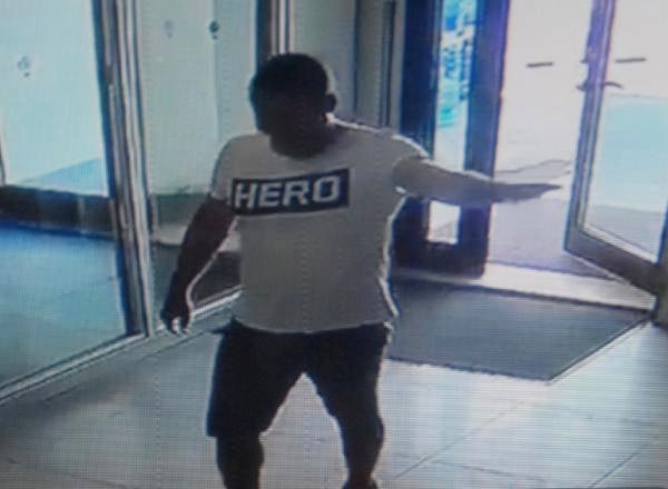 5 yıldızlı otelde 'Hero' tişörtü vakası!