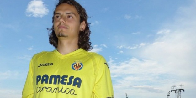 5 yıllık imzayı attı, formayı giydi