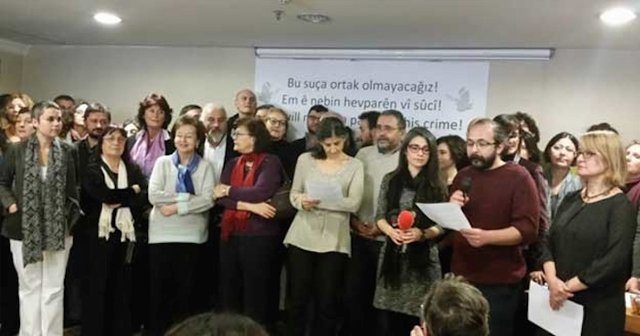 50 akademisyen 'imza attığımız için pişmanız' açıklaması