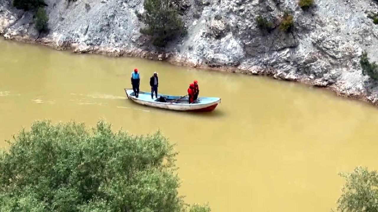 50 kişilik ekip arama çalışması yapıyor! Balık tutarken Ceyhan Nehri’ne düştü