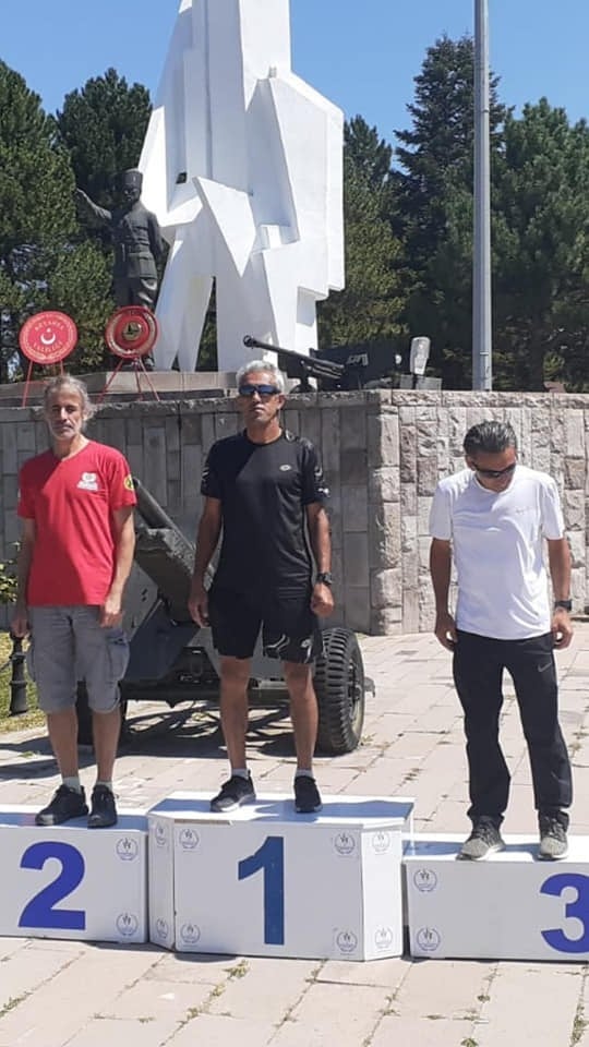 50 yaşındaki atlet Zafer Koşusu’nda birinci oldu 