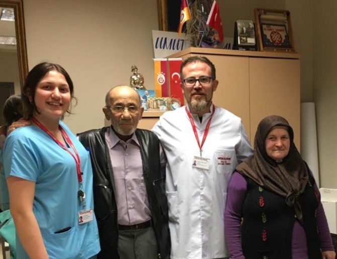 50 yıllık evli çiftin vefa ve sevgi örneği duygulandırdı 